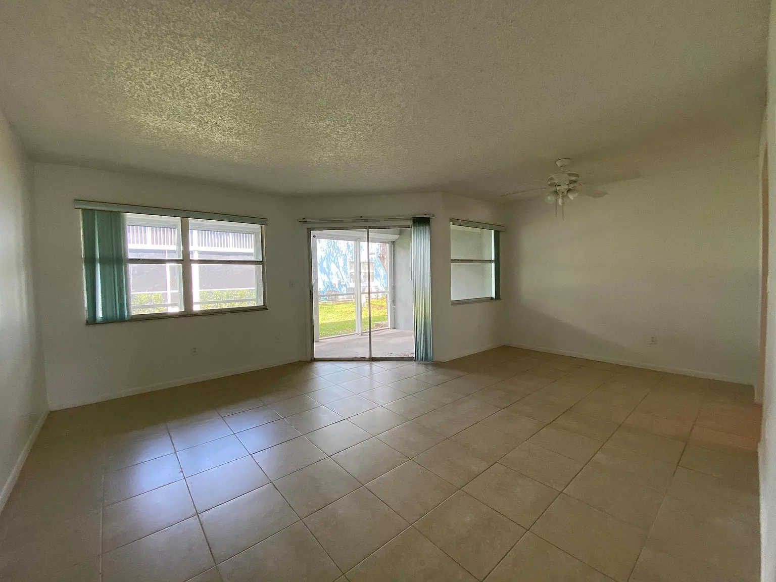 2 bed, 930 sqft, $2,100 — Photo 4