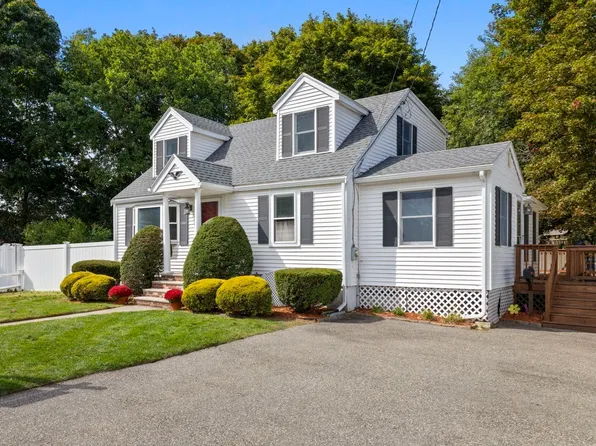 3 Lantern Ln, Woburn, MA 01801