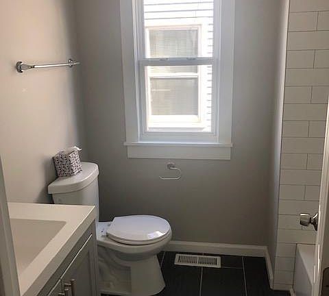 4th image of 1912 W 71st St #1