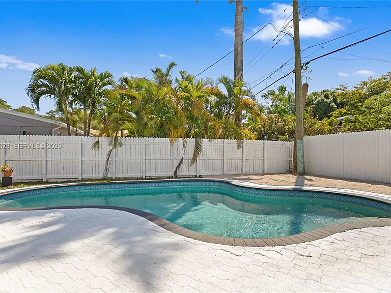 1524 SW 32nd Ct — Photo 46
