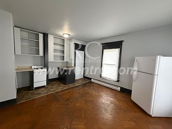 2nd image of 1218-2 N Walnut St