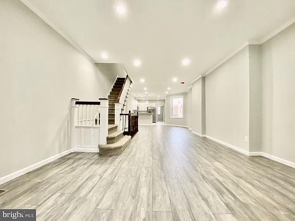 5th image of 6009 W Columbia Ave