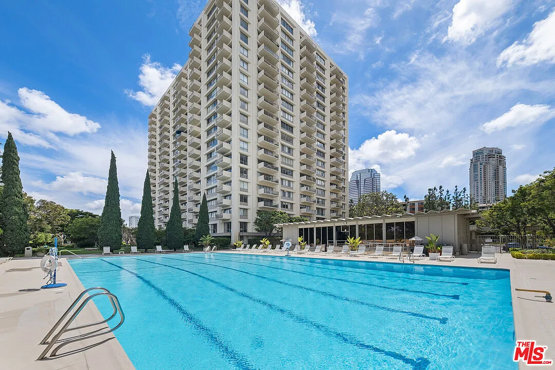 1 bed, 1.0 bath, 815 sqft, $3,600 — Photo 1