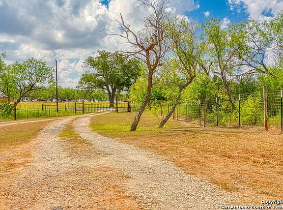 3rd image of 2437 County Road 329