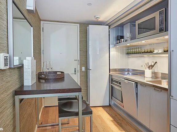 5th image of 18 W 48th St APT 7C