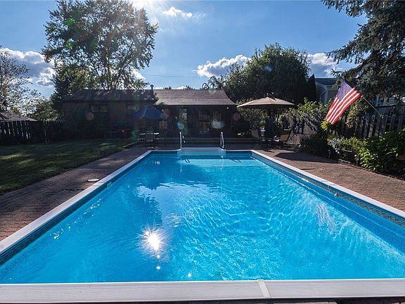 2nd image of 223 Rivercrest Dr
