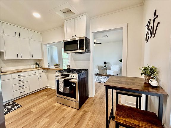 3rd image of 307 N Hartman Ave