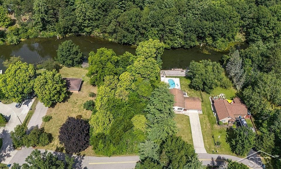 1st image of 11 N Genrich Dr