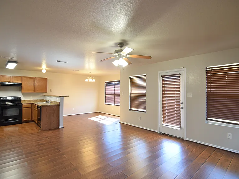 3302 Regency Ct — Photo 5