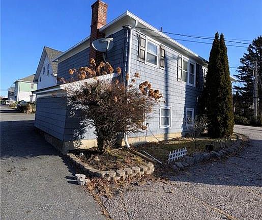 3rd image of 321 Budlong Rd