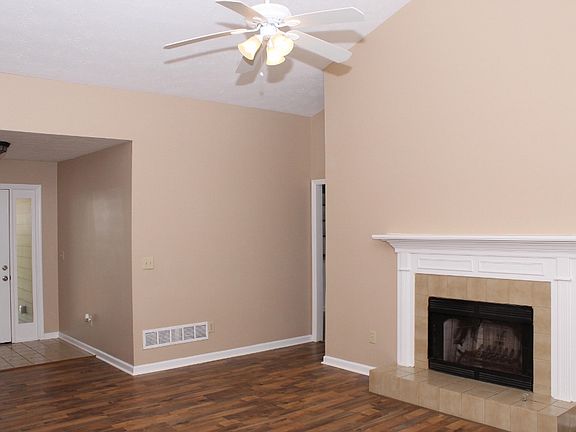 3rd image of 405 Clearwater Pl