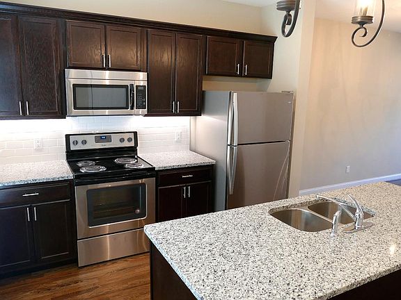 4th image of 920 Somerville Ct