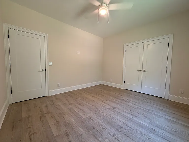 912 Chatham Ln — Photo 16