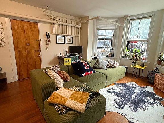 2nd image of 455 Beacon St