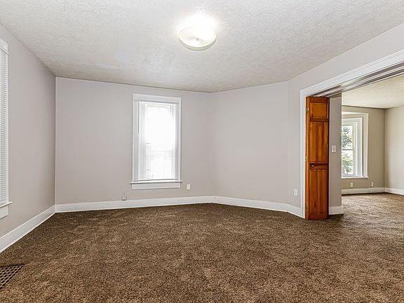 3rd image of 1112-1112.5 E Main St