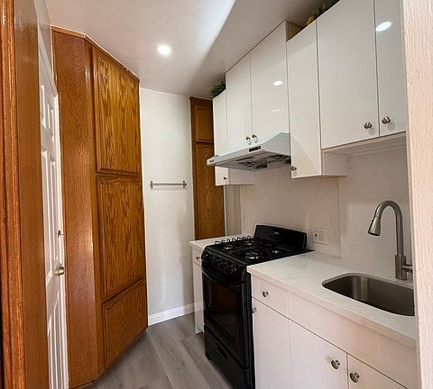 5th image of 5607 N Earle St #R