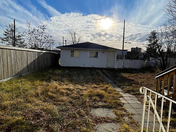 4th image of 10515 52nd Ave NW