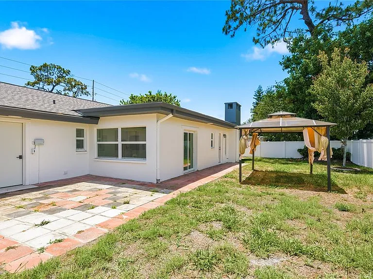 1290 Michigan Blvd — Photo 35