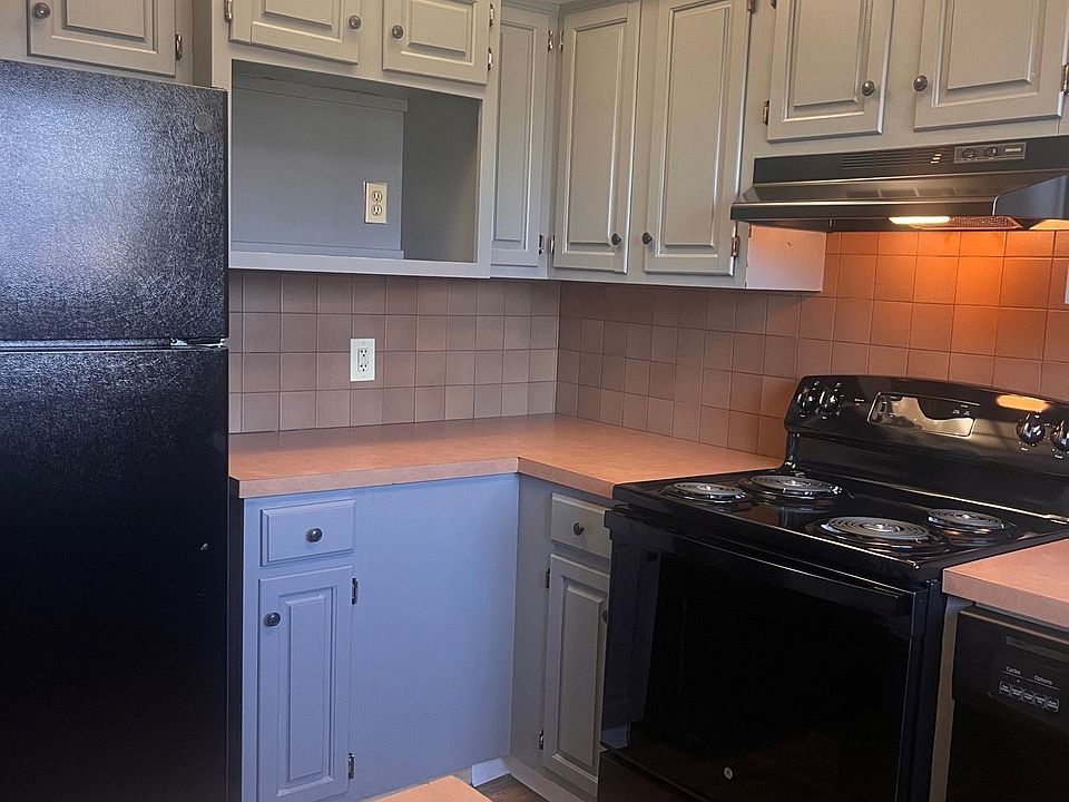 1st image of 1000 S Woodlawn St #1107