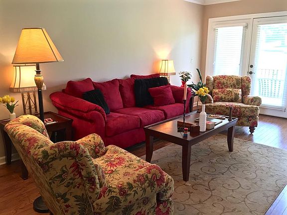 2nd image of 908A Augusta Dr