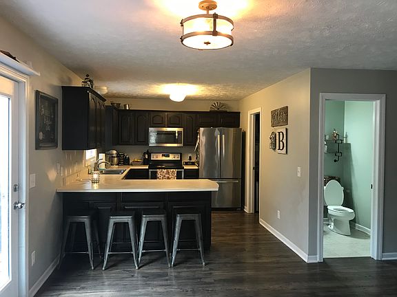3rd image of 2427 Apple Valley Dr