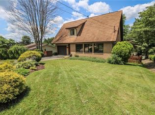 205 Emerson Dr, Zelienople, PA 16063