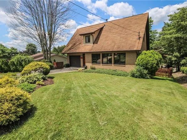 205 Emerson Dr, Zelienople, PA 16063