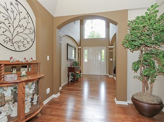 2nd image of 1522 Palisades Ln