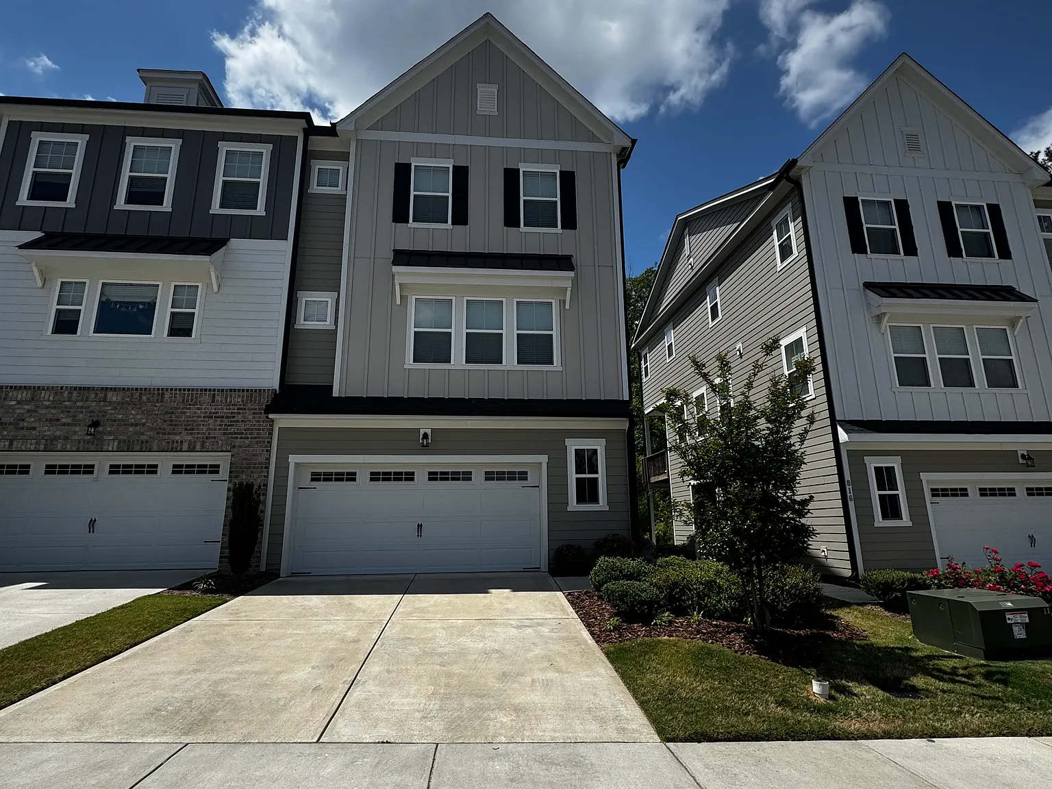 3 bed, 2.5 bath, 2394 sqft, $2,495 — Photo 3