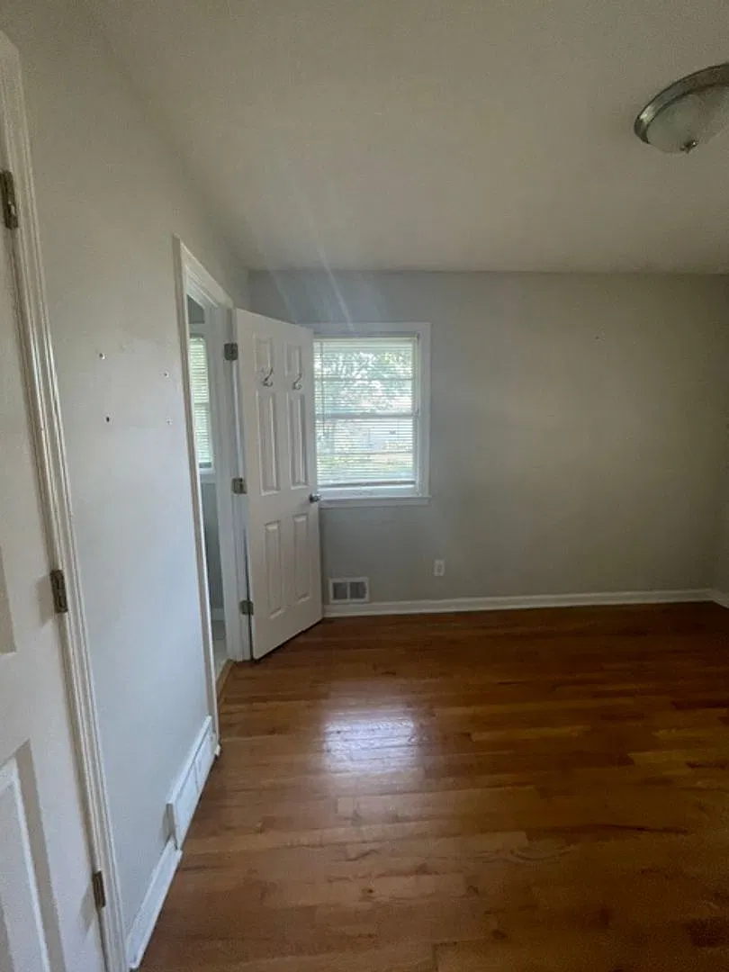 Great Location- 3 Bedroom + finished basement + .2 car garage — Photo 4