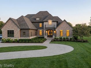 1055 E Avon Rd, Rochester, MI 48307