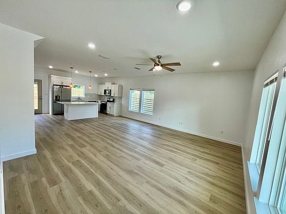 2nd image of 8913 Lorento St