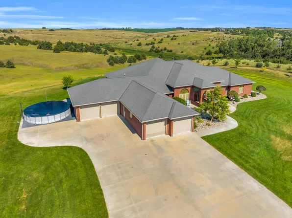 3850 Dove Hill Ave, Kearney, NE 68845