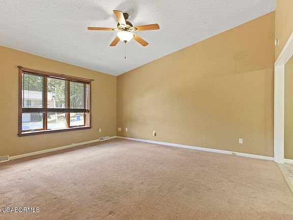 5th image of 1715 Independence Dr