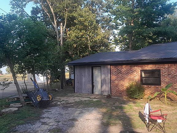 5th image of 803 E Main St