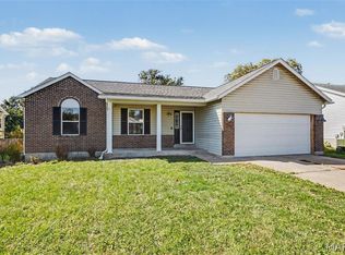 717 Woodland Ridge Dr, Saint Peters, MO 63376