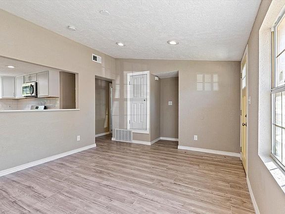 4th image of 2409 NW 32nd St