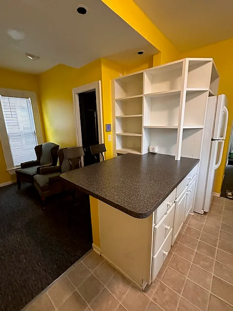 6 bed, 1900 sqft, $6,600 — Photo 2
