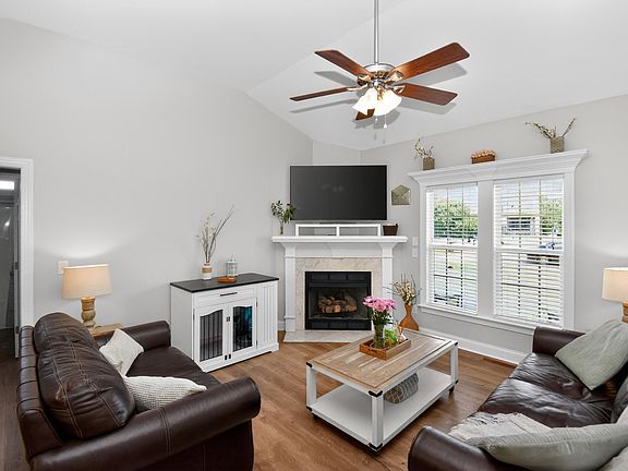 4th image of 61 Marcom Ct
