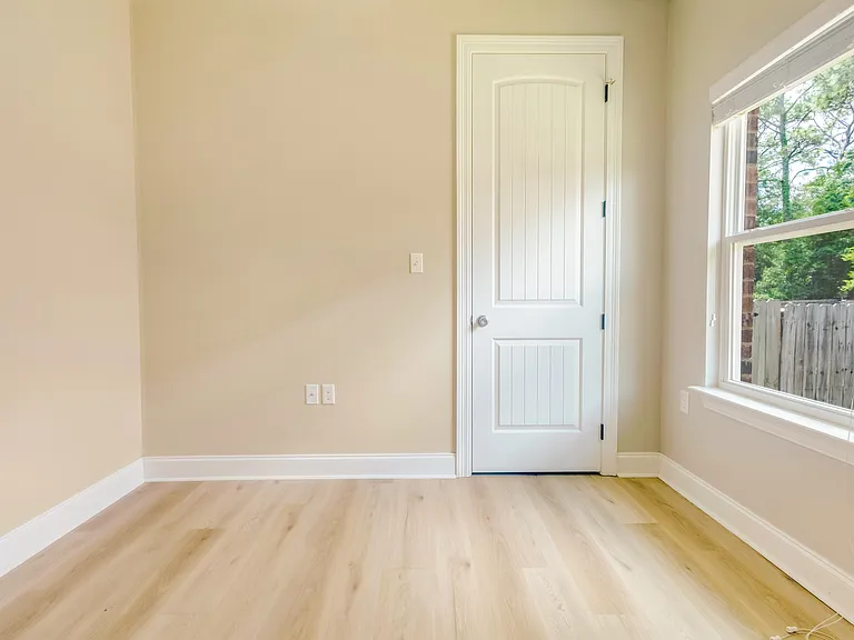 557 Valparaiso Pkwy — Photo 22
