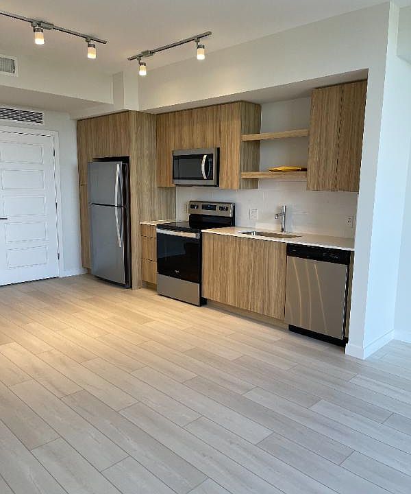 1st image of 728 NE 5th Ave