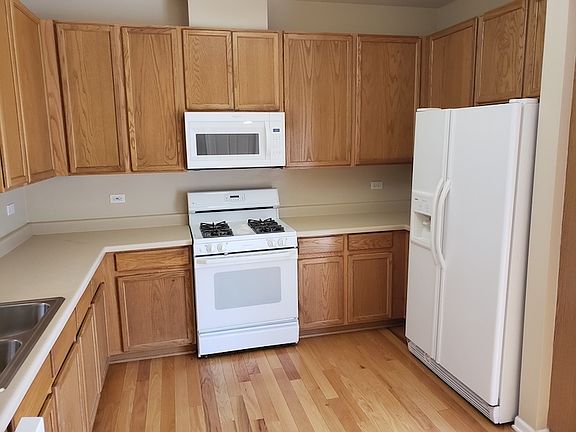 4th image of 958 Mayfair Ct #958