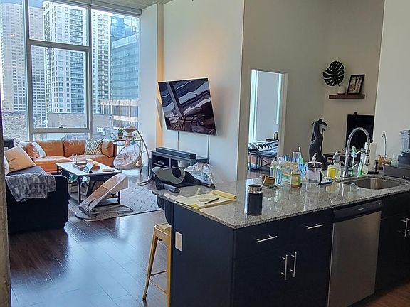 3rd image of 619 W Jackson Blvd #1503