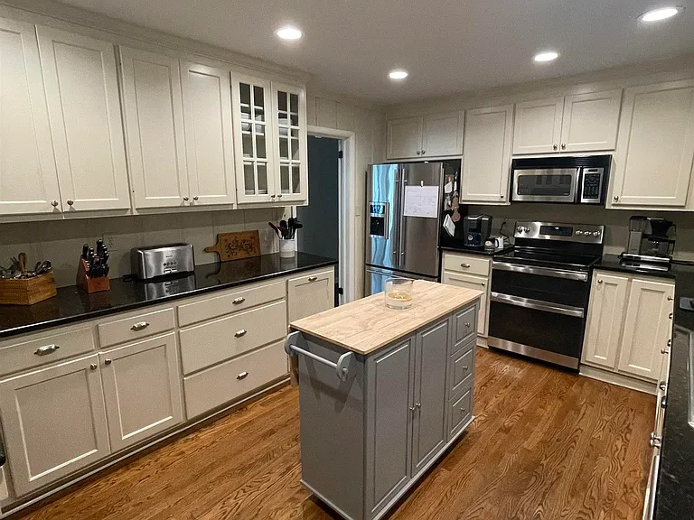 1302 Cleermont Dr SE — Photo 2