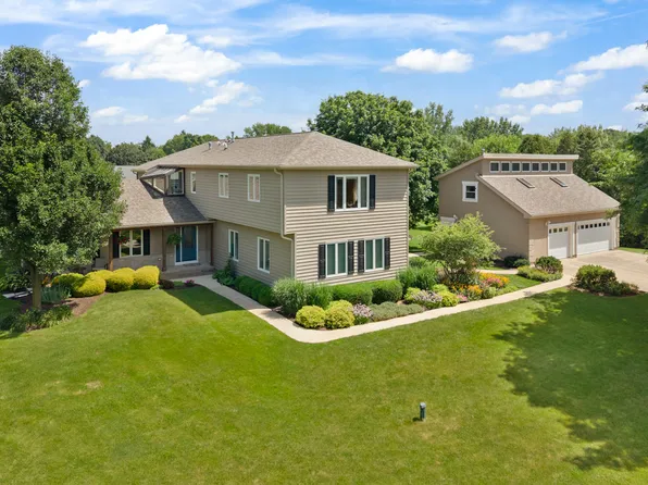 9N859 Channel Ct, Elgin, IL 60124