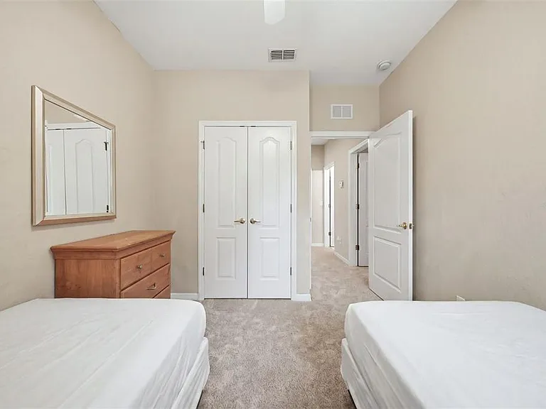 2402 Caravelle Cir — Photo 25