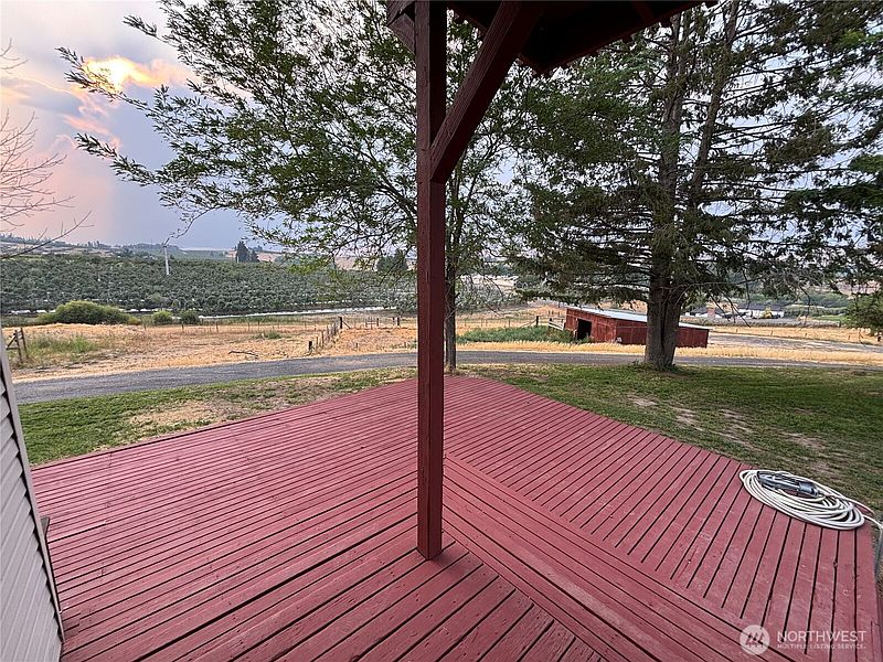 3rd image of 1701 Reservoir Loop Road