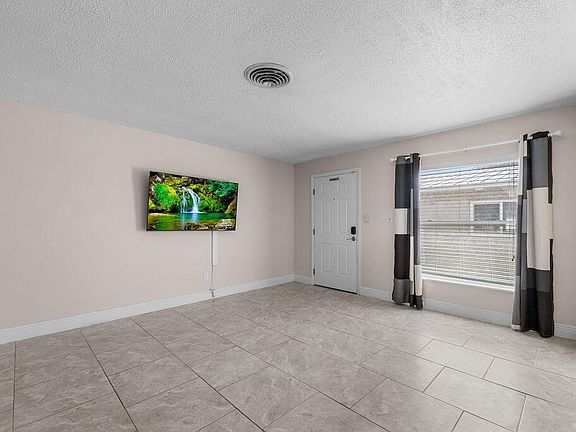 3rd image of 722 Granada St APT A