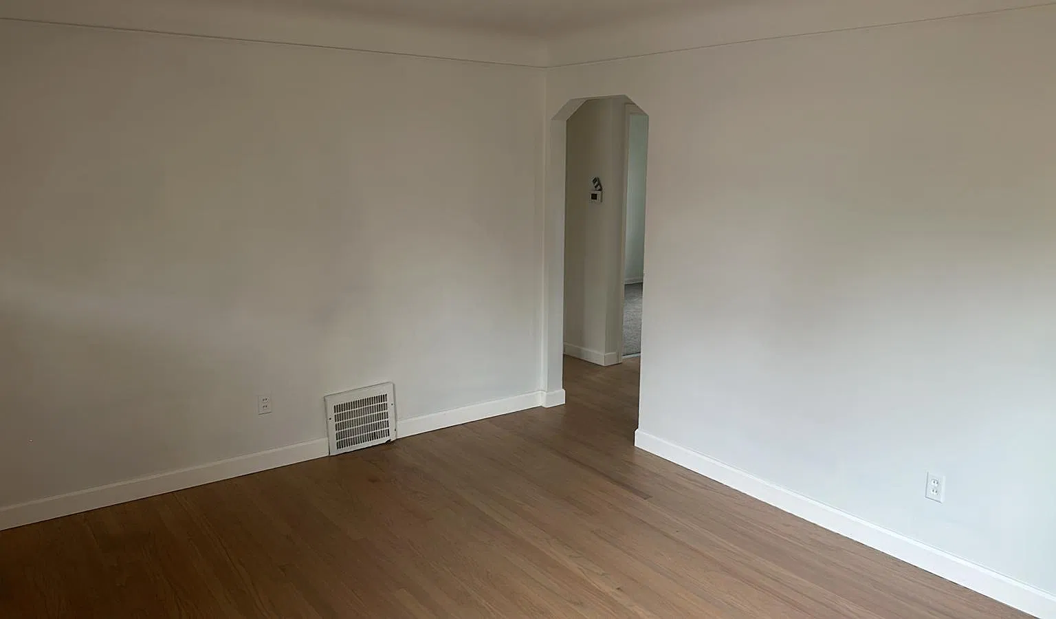 3 bed, 1.5 bath, 1300 sqft, $2,200 — Photo 3