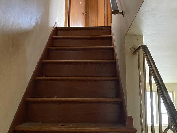 5th image of 667 Reinhard Ave
